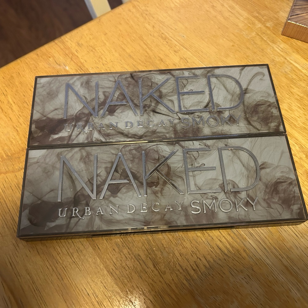 2 - Urban Decay Smoky Urban Decay Palets